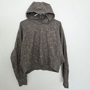 Athleta Farallon Printed Sweatshirt in Stratum Camo Laurel Olive Size Medium